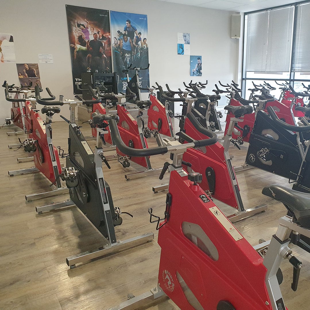 Salle de sport et musculation à Caen avec studio Bike